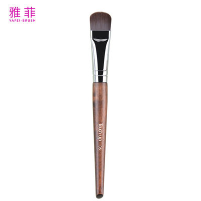 comprar TOUCH UP 06 Etiqueta privada Fundamento de ocultador de líquido fino plano y fino Cepillo de pelo sintético Cobre OEM ODM Fabricante Fabricación en línea