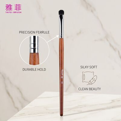 comprar Aplicador de maquillaje de ojos de precisión sin crueldad con mango de madera sostenible Fabricación en línea