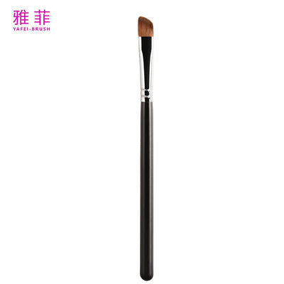 A47 Oblique Fluffy Angled Eyeshadow Brush con cola de sable Mixto de cabello sintético