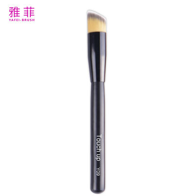 Angled Large Coverage Concealer Brush, OEM/ODM Services Available-Product Code: Y09
